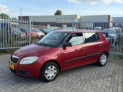 Skoda Fabia - 1.6-16V Ambiente Airco l Cruise l Trekhaak l Elek pakket INRUIL KOOPJE