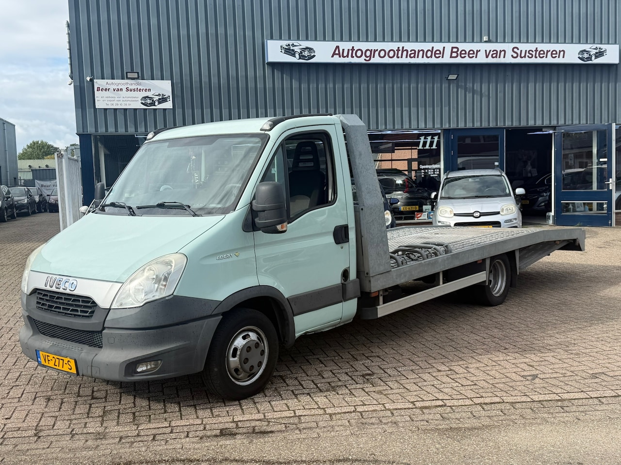 Iveco Daily - 40C21 D 410 204PK WITTEVEEN! NL NAP 2e EIGENAAR! LUCHTVERING l AIRCO l CRUISE l TREKHAAK l - AutoWereld.nl