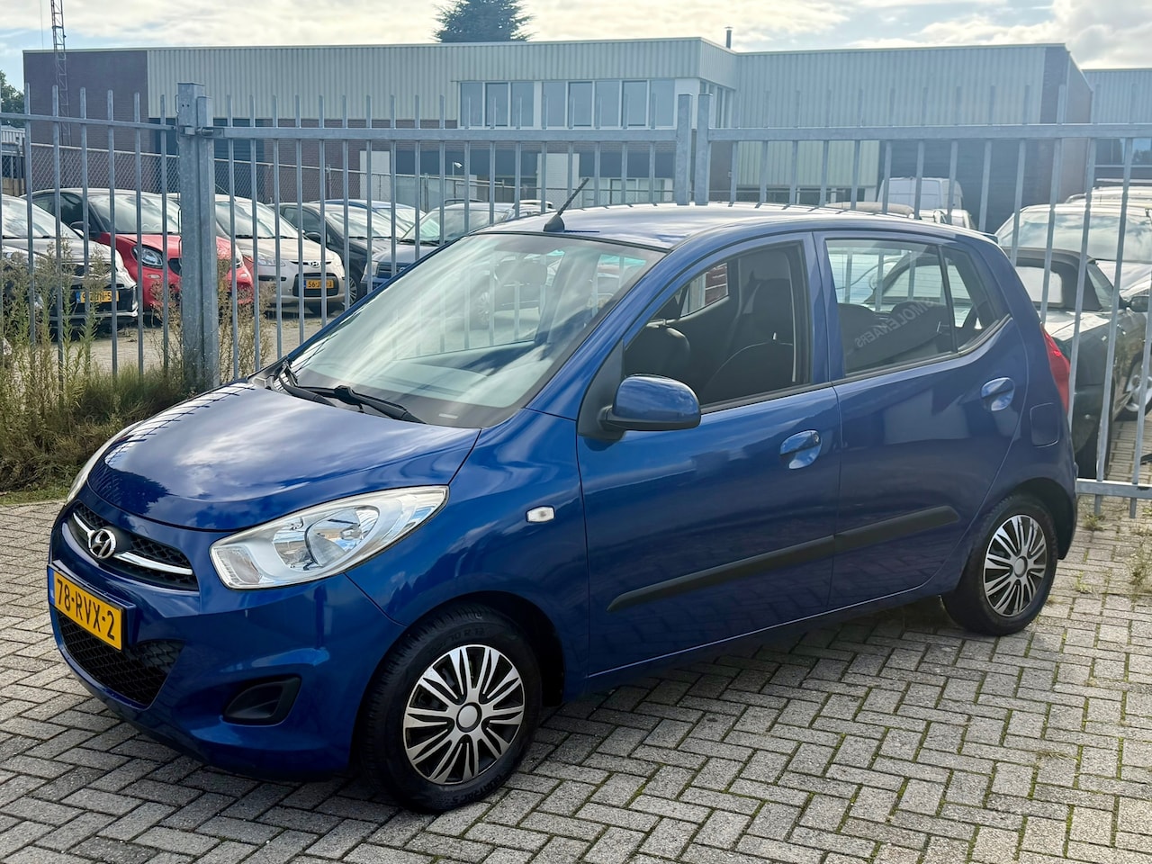 Hyundai i10 - 1.1 i-Drive 4cilinder NL AUTO NAP! NW 4SEASON BANDEN! DEALER OH! AUX l Elek pakket l Centr - AutoWereld.nl