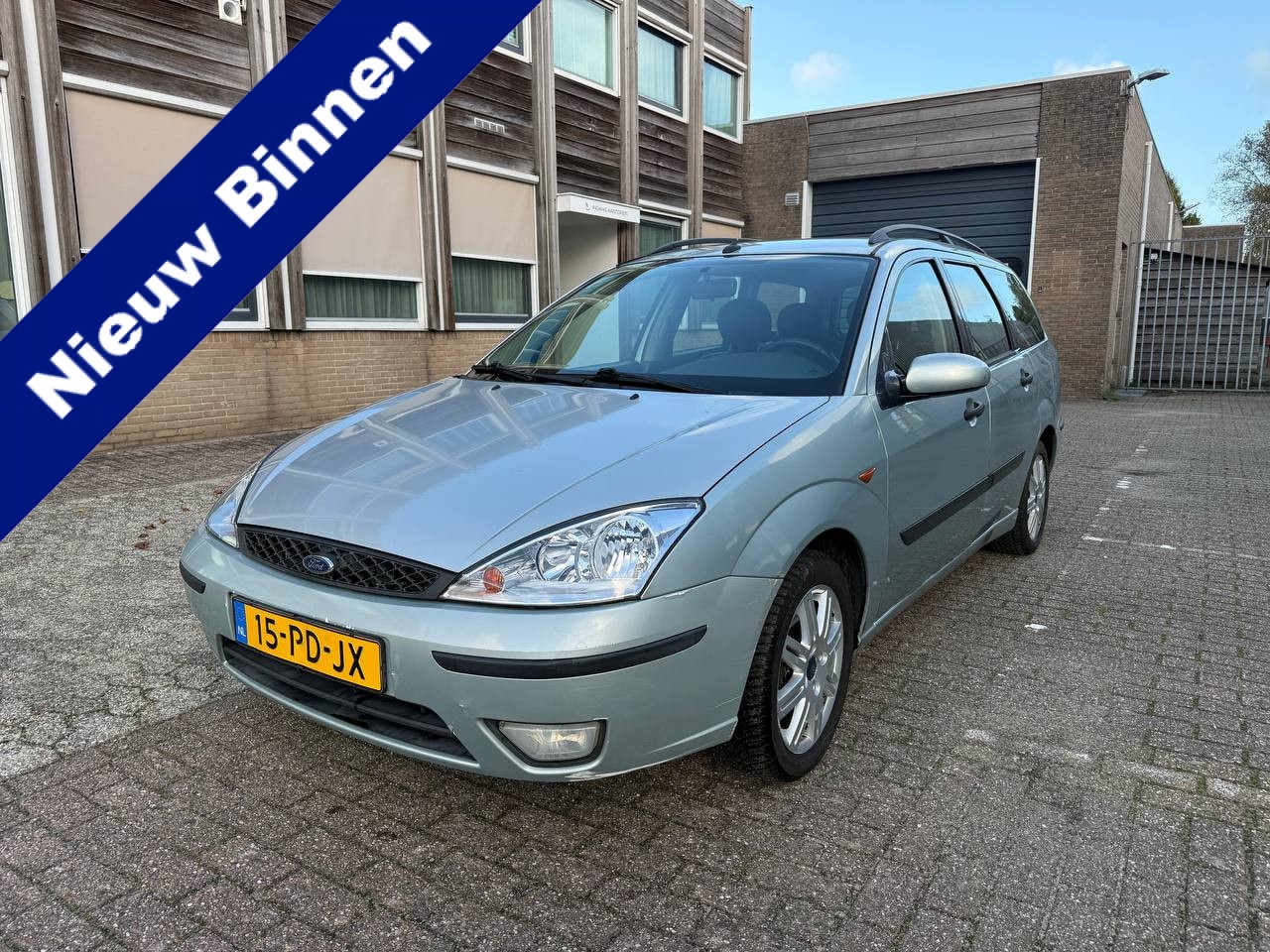 Ford Focus Wagon - 1.6-16V Futura apk 8/27 - AutoWereld.nl