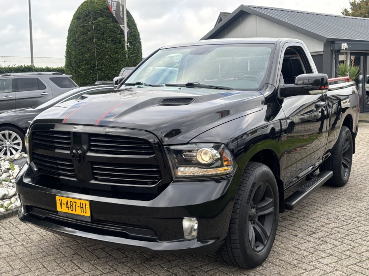 Dodge Ram 1500 - 5.7 V8 4X4 Singel Cab 2017 Enkel Cabine LPG Zwart - AutoWereld.nl
