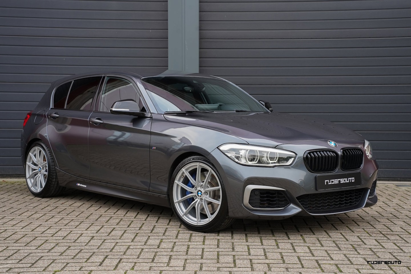 BMW 1-serie - M140i High Exec | M Performance uitlaat | HK | Alcantara | Memory Stoelen | AK motion disp - AutoWereld.nl