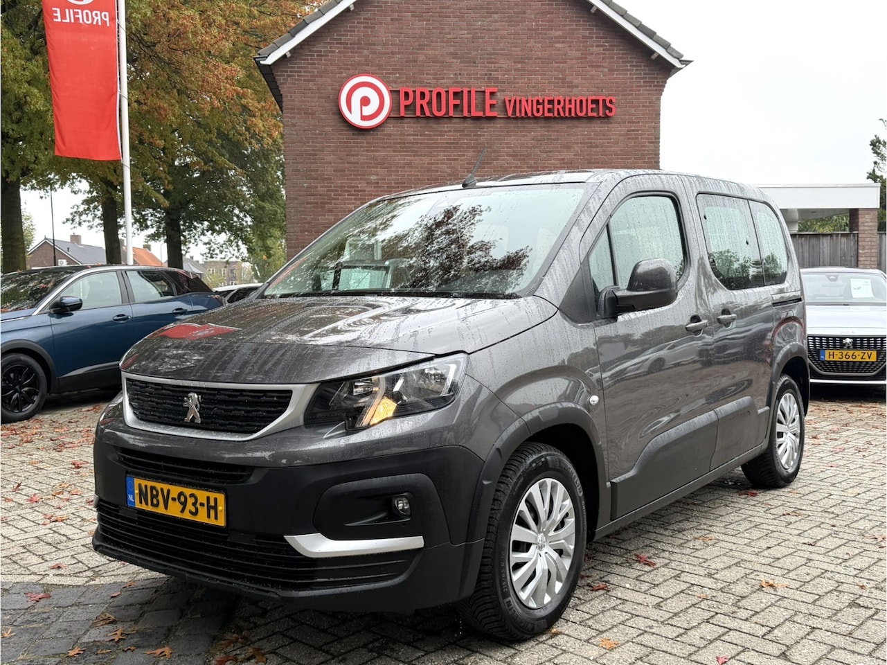 Peugeot Rifter - 130 Pk Benzine Automaat * Naviagtie * Trekhaak * Vierseizoenenbanden * Airco * Cruise Cont - AutoWereld.nl