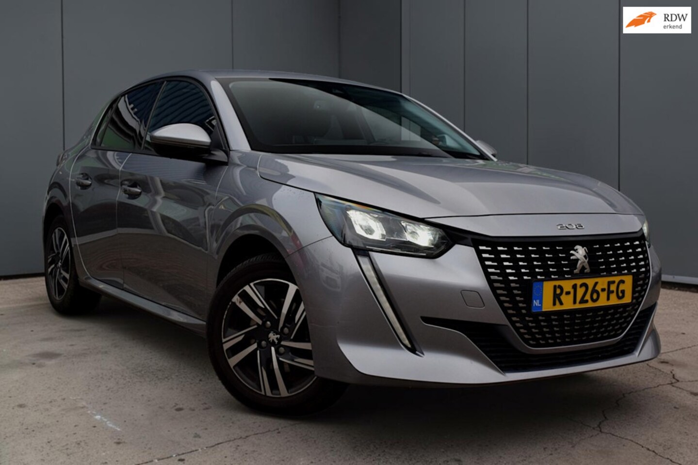 Peugeot 208 - 1.2 PureTech Allure Pack, Automaat, Apple carplay, 360° Camera, Distributieriem vervangen