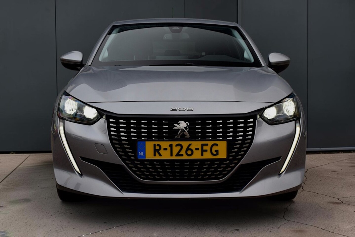 Peugeot 208 - 1.2 PureTech Allure Pack, Automaat, Apple carplay, 360° Camera, Distributieriem vervangen