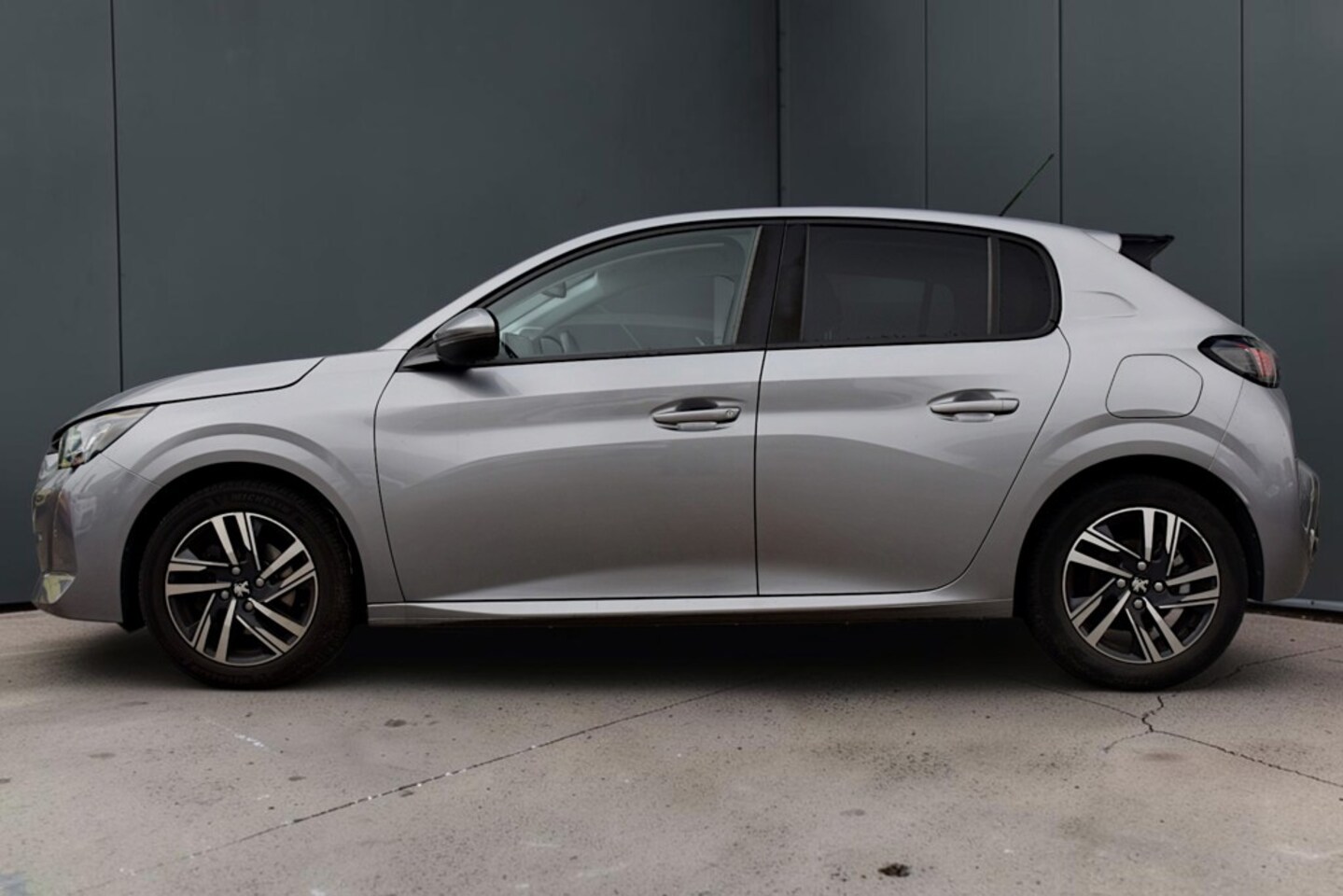 Peugeot 208 - 1.2 PureTech Allure Pack 1.2 PureTech Allure Pack, Automaat, Apple carplay, Camera