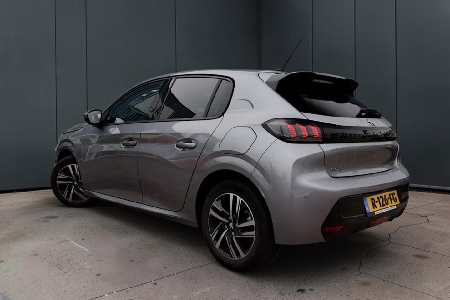 Peugeot 208 - 1.2 PureTech Allure Pack 1.2 PureTech Allure Pack, Automaat, Apple carplay, Camera