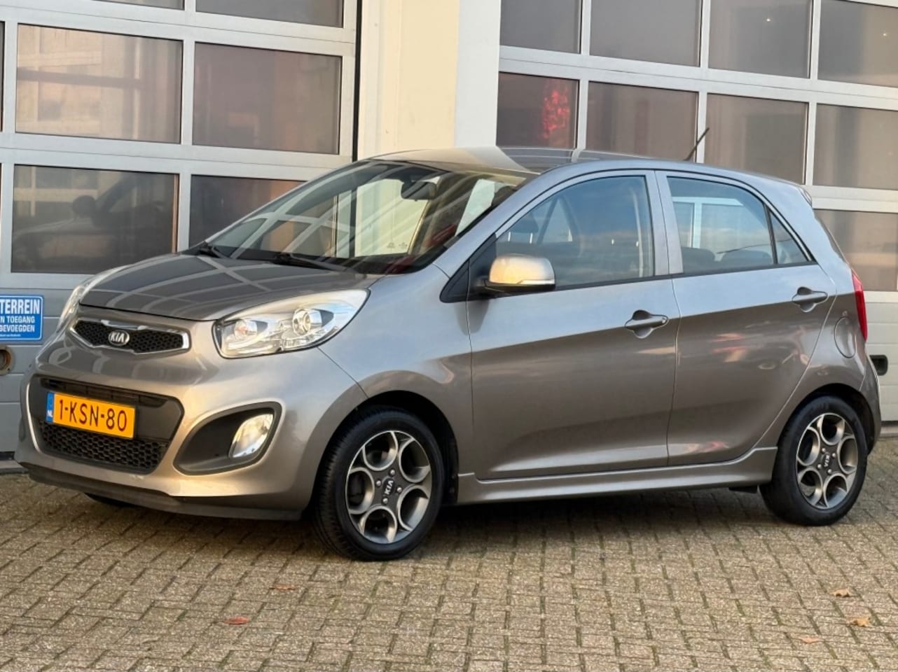 Kia Picanto - 1.2 CVVT PlusPack 5-Drs Airco Navi Bluetooth Pdc Leuke auto! - AutoWereld.nl