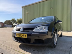 Volkswagen Golf - 1.6 FSI Trendline