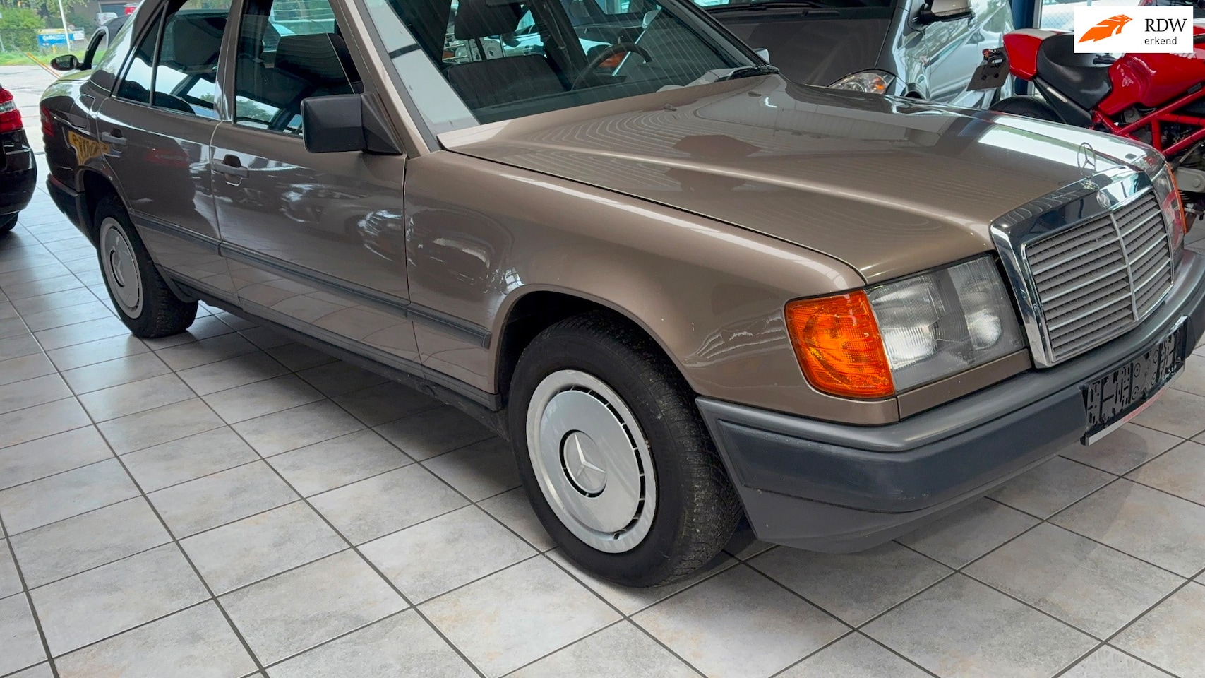 Mercedes-Benz 200-500 (W124) - 230 E 230 E - AutoWereld.nl