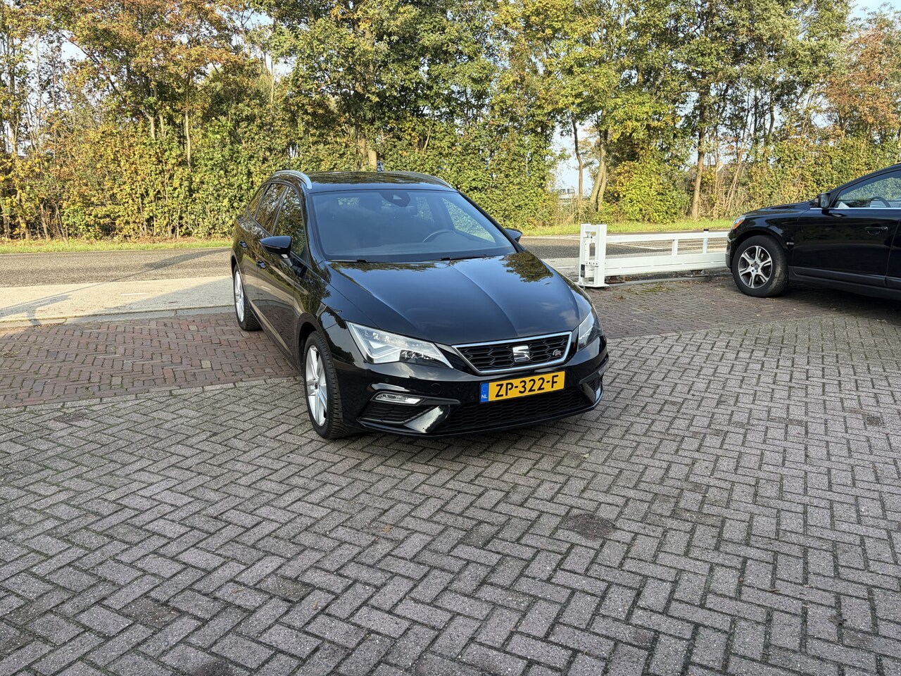 SEAT Leon ST - 1.0 TSI FR Business Intense BEATS CARPLAY NAVI KEYLESS - AutoWereld.nl