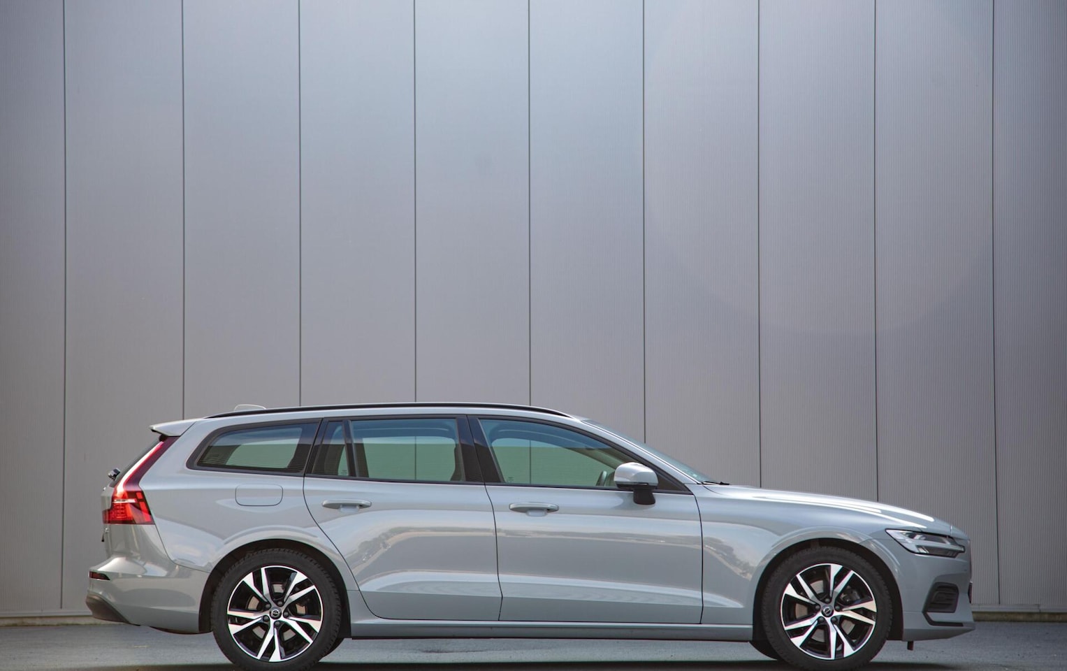 Volvo V60 - 2.0 B4 Core MY2026|Leder|Stoelverwarming|Allseason - AutoWereld.nl