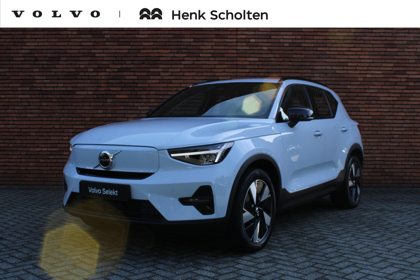 Volvo EX40 - Single Motor Extended Range Plus 82 kWh | Trekhaak | Verwarmbare voorstoelen en stuurwiel - AutoWereld.nl