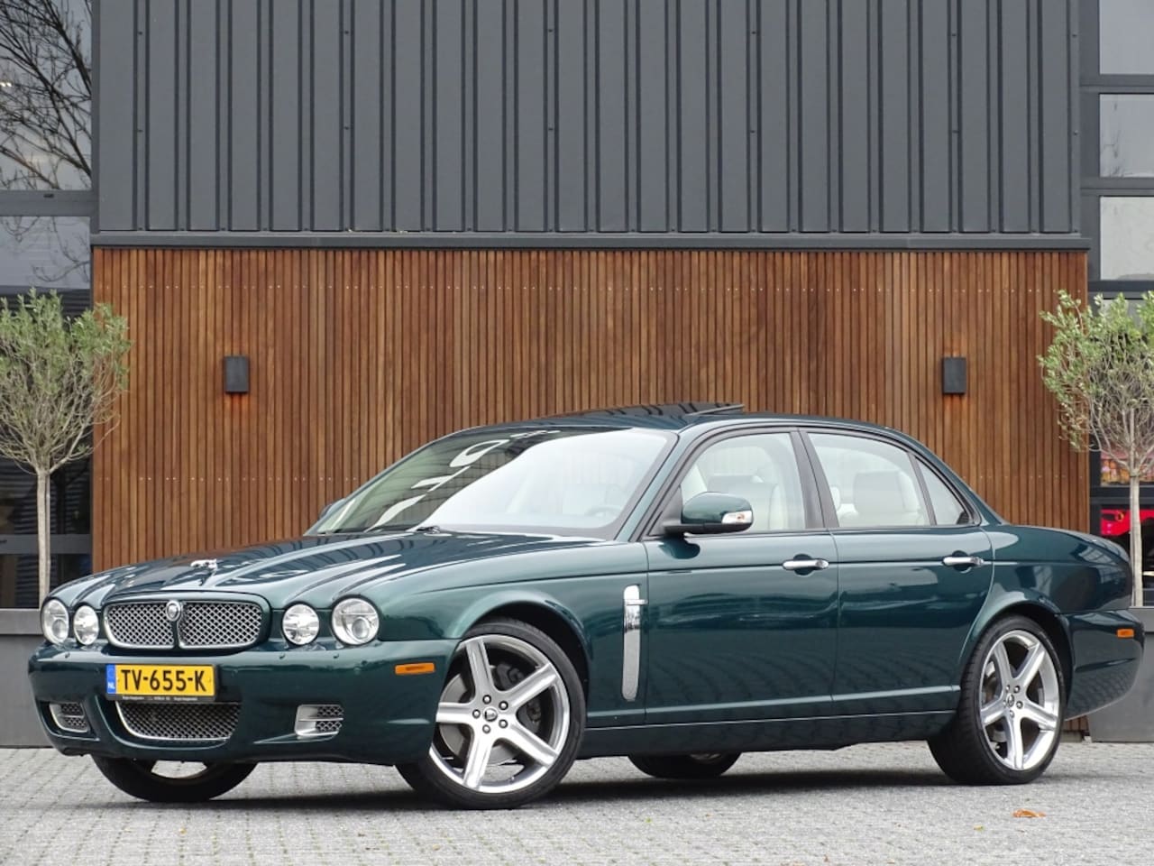 Jaguar XJR - 4.2 V8 Supercharged 396PK / VIP / TV - AutoWereld.nl