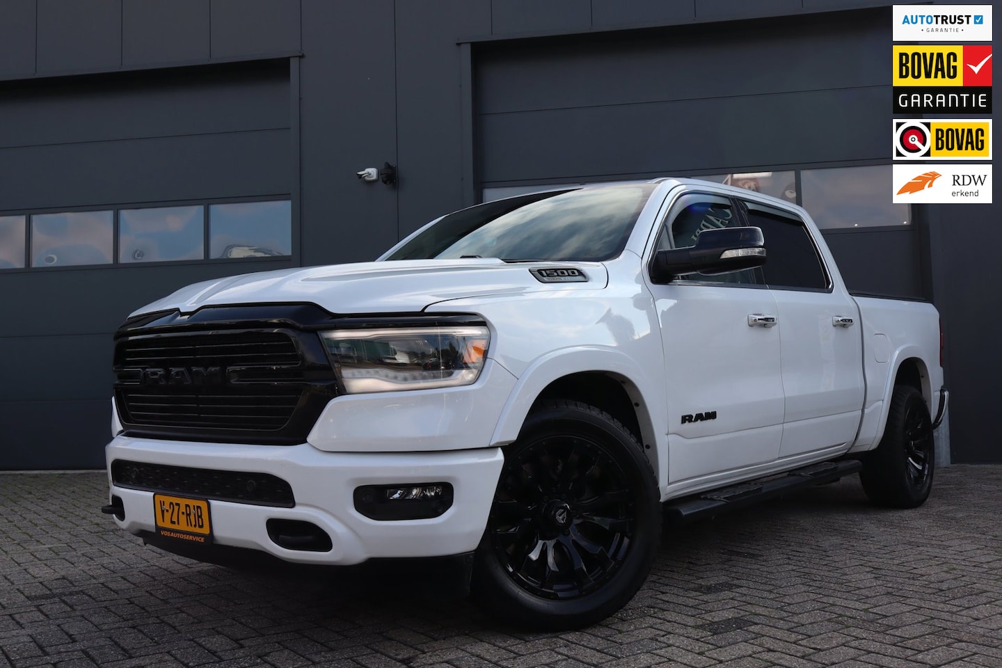 Dodge Ram 1500 - 5.7 V8 4x4 Crew Cab Laramie 5.7 V8 4x4 Crew Cab Laramie-Hemi - AutoWereld.nl