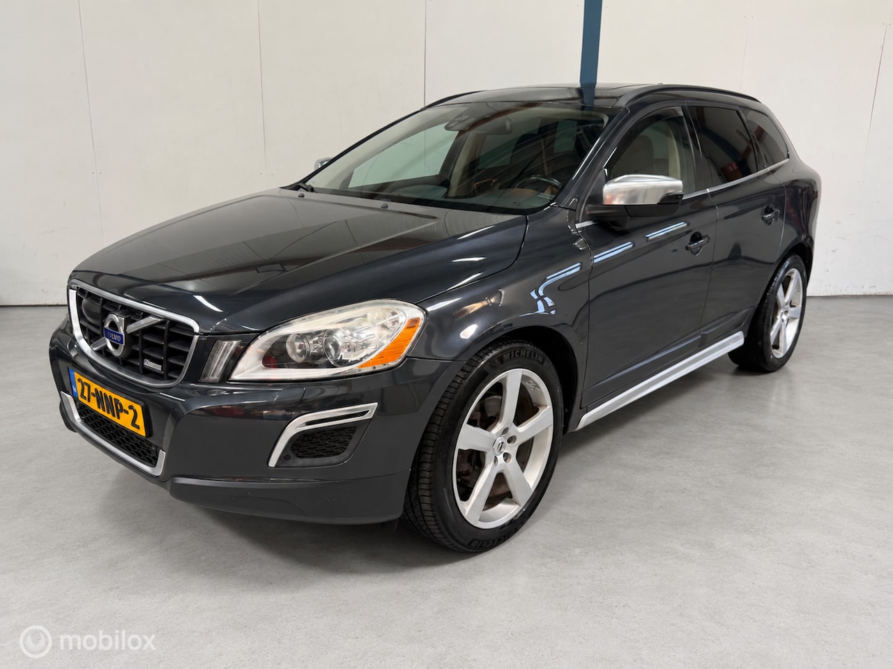 Volvo XC60 - 3.0 T6 AWD R-Design NL-AUTO / PANO / ACC - AutoWereld.nl