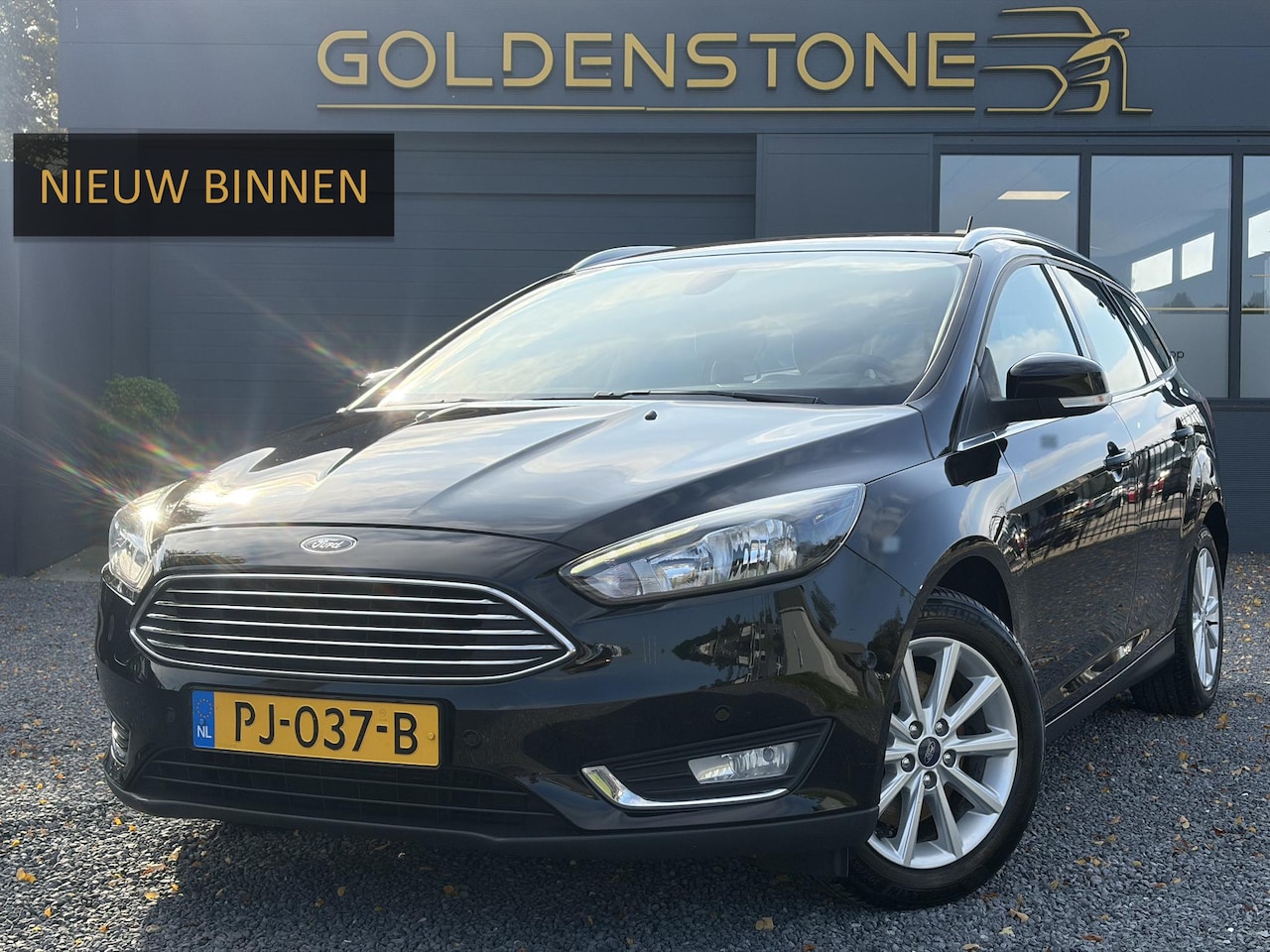 Ford Focus Wagon - 1.5 Titanium ✓150pk✓2e Eigenaar✓Dealer Onderhouden✓Trekhaak✓Carplay✓Keyless✓6bak✓Clima✓Cru - AutoWereld.nl