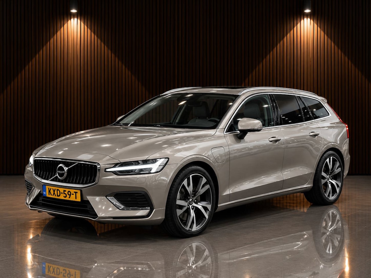Volvo V60 - 2.0 T6 Recharge AWD Inscription 2.0 T6 Recharge AWD Inscription - AutoWereld.nl