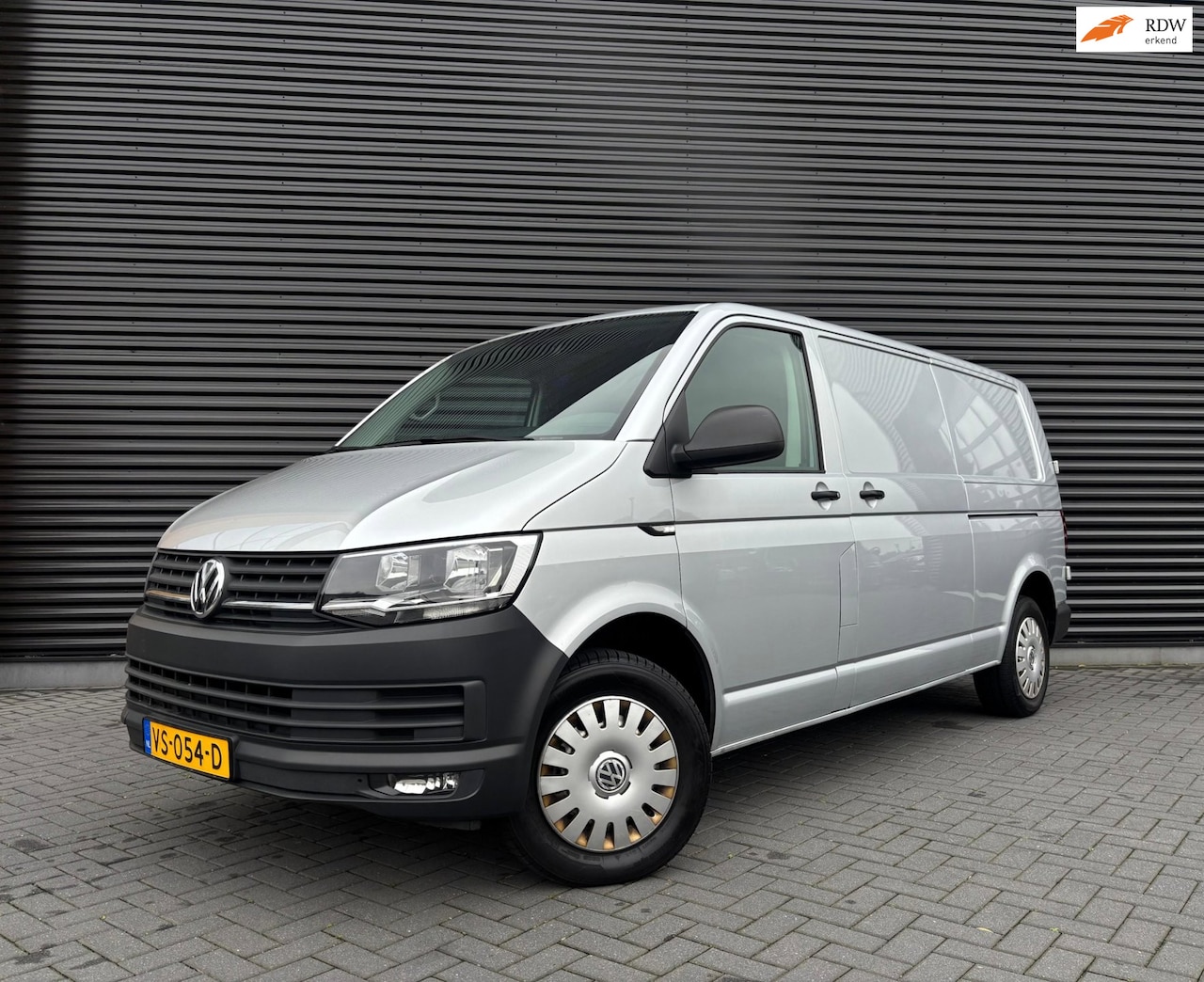 Volkswagen Transporter - 2.0 TDI L2H1| 2X SCHUIFDEUR| T6| LED| CRUISE| SENSOREN| BLUETOOTH| HOUTEN VLOER| - AutoWereld.nl