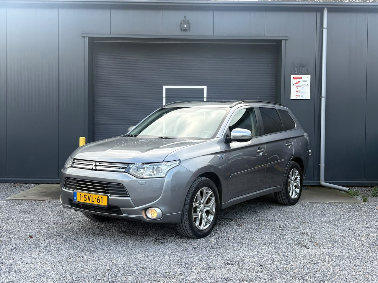 Mitsubishi Outlander - 2.0 PHEV instyle 2.0 PHEV instyle - AutoWereld.nl