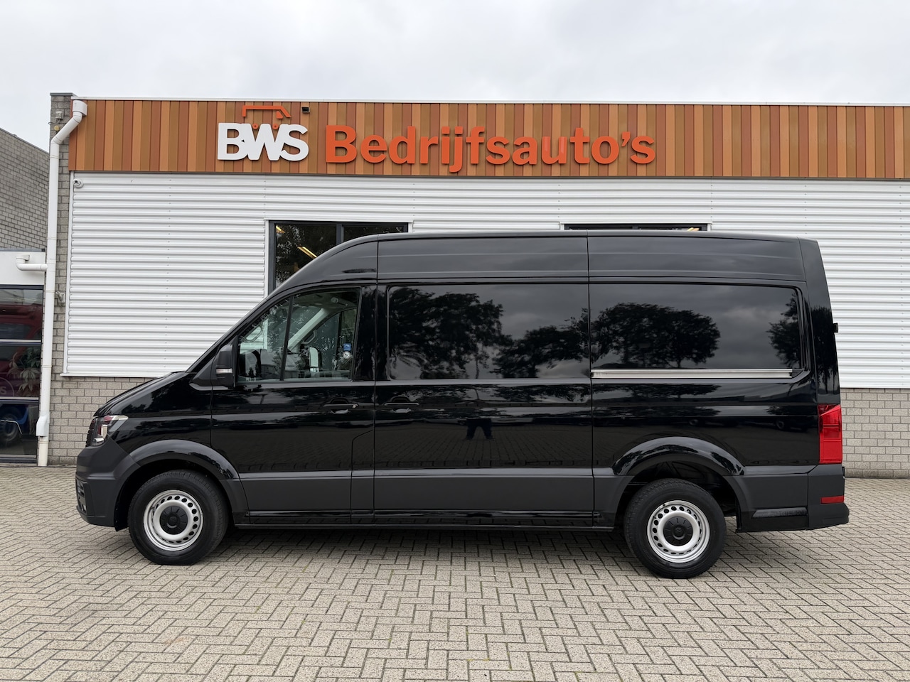 Volkswagen Crafter - 35 2.0 TDI 140pk automaat L3H3 ( L2H2 ) Comfortline / euro 6 / bpm vrij / lease vanaf € 40 - AutoWereld.nl