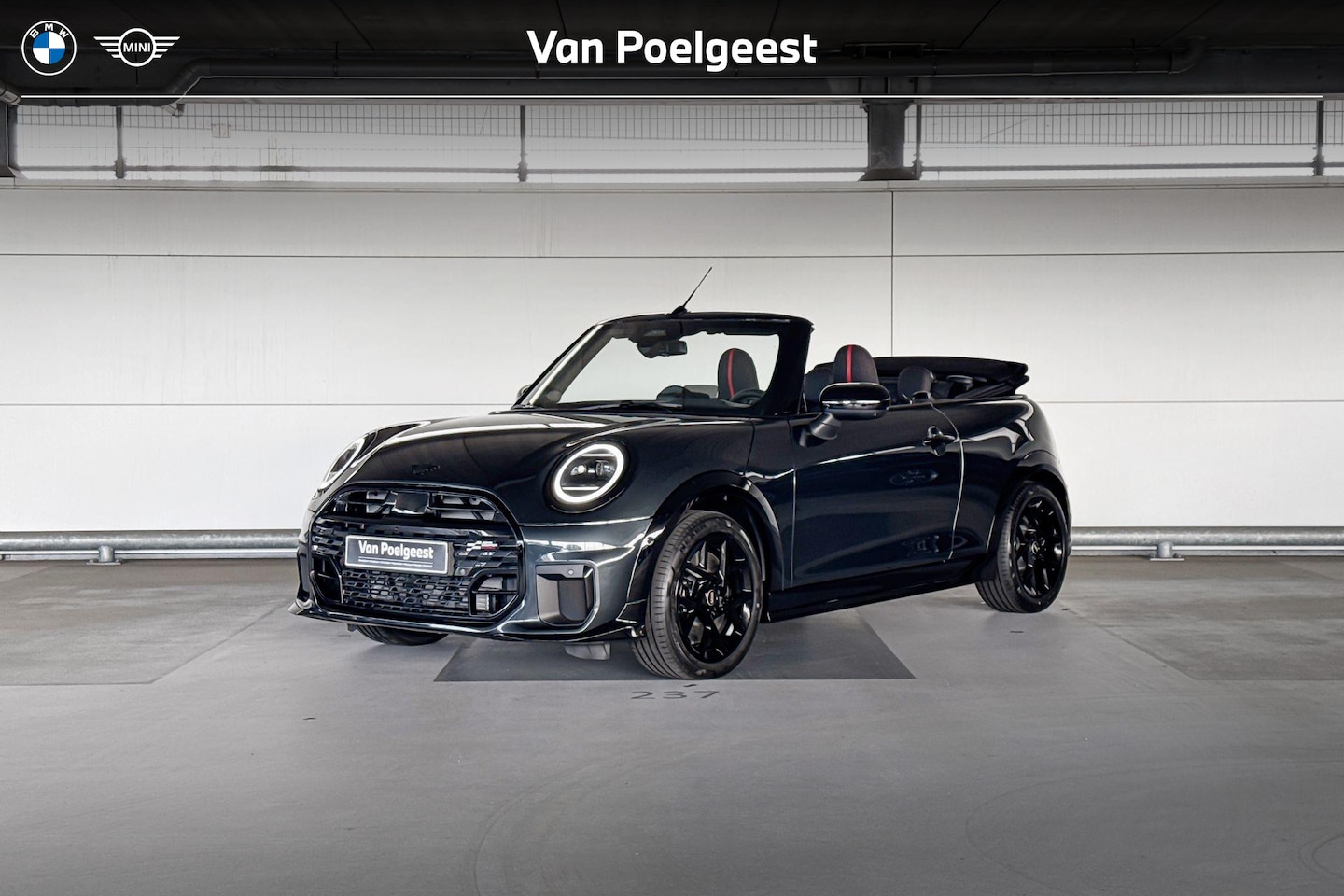 MINI Cabrio - 2.0 Cooper C John Cooper Works XL | 17 Inch John Cooper Works Sprint Spoke black - AutoWereld.nl