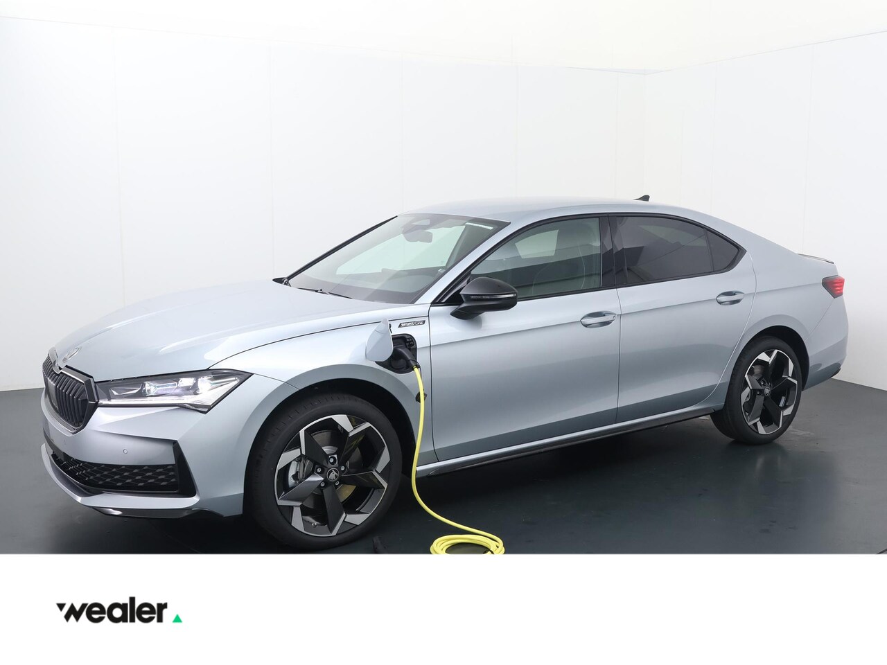 Skoda Superb - Sportline Business 1.5 TSI PHEV 204 PK | Trekhaak | 19" Lichtmetalen velgen | Canton Gelui - AutoWereld.nl