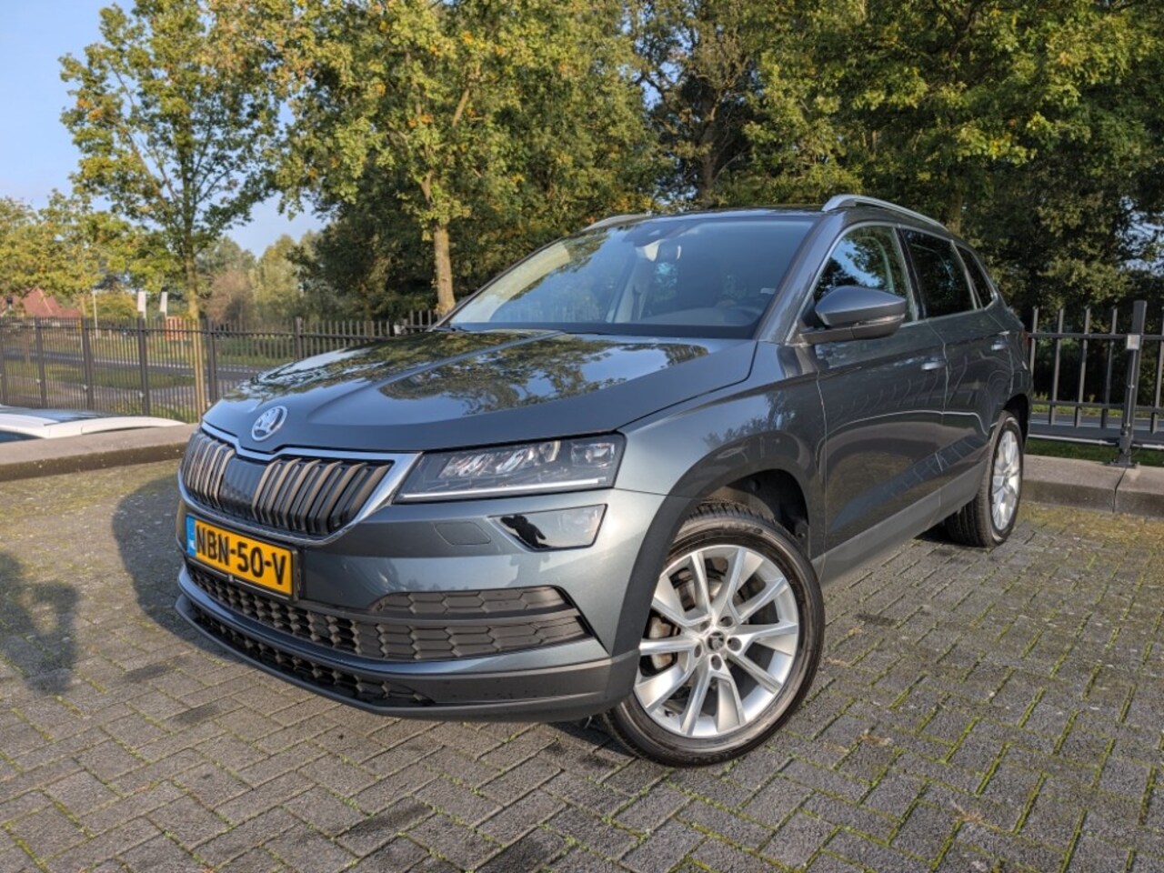 Skoda Karoq - 1.5 Style 150PK | Trekhaak | ACC | LED | Stoelverw. | AppConnect | Climate Control - AutoWereld.nl