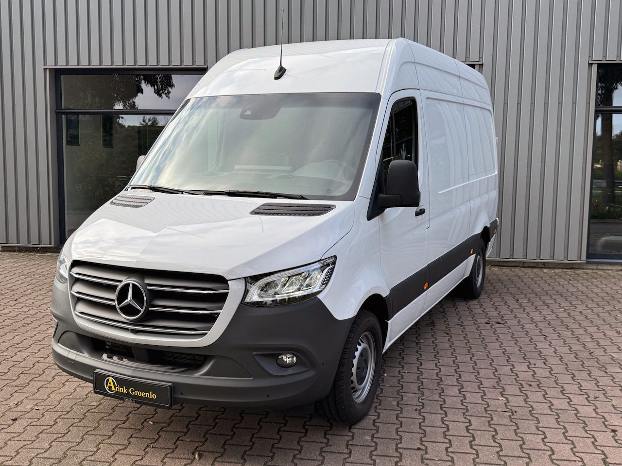 Mercedes-Benz Sprinter - 317 L2H2 9G-Tronic Led Koplampen 360° Camera Alarm Klasse 3 Distronic Mbux10 3.5T Trekhaak - AutoWereld.nl