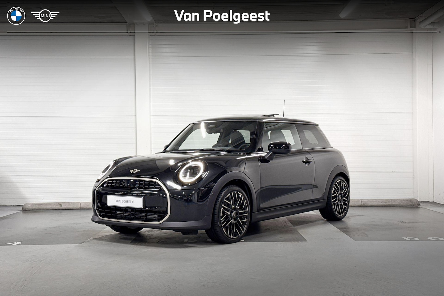 MINI 3-Deurs - Cooper C Favoured M | Panoramadak | Head-Up Display | Stoelverwarming - AutoWereld.nl