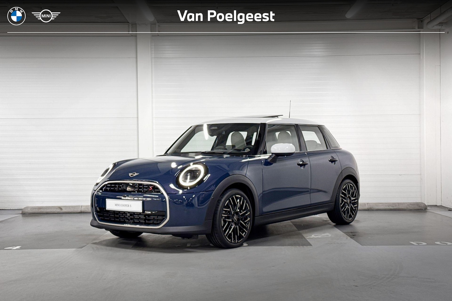 MINI 5-Deurs - Cooper S Favoured XL | Panoramadak | Head-Up Display | Stoelverwarming - AutoWereld.nl