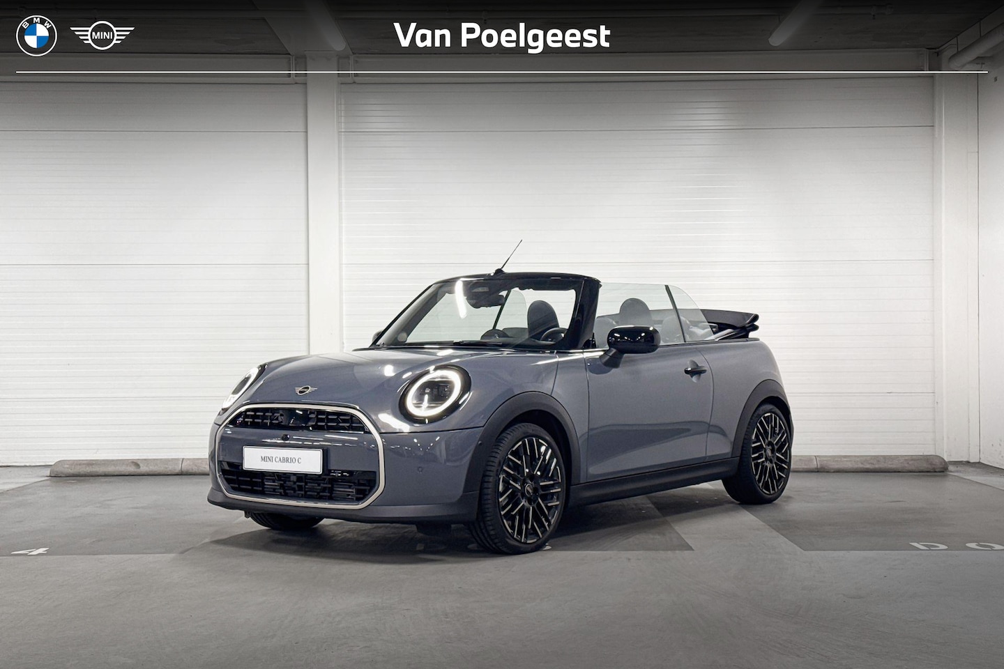 MINI Cabrio - Cooper C | Favoured Uitvoering | Pakket L | 18" Night Flash Spoke 2-tone - AutoWereld.nl