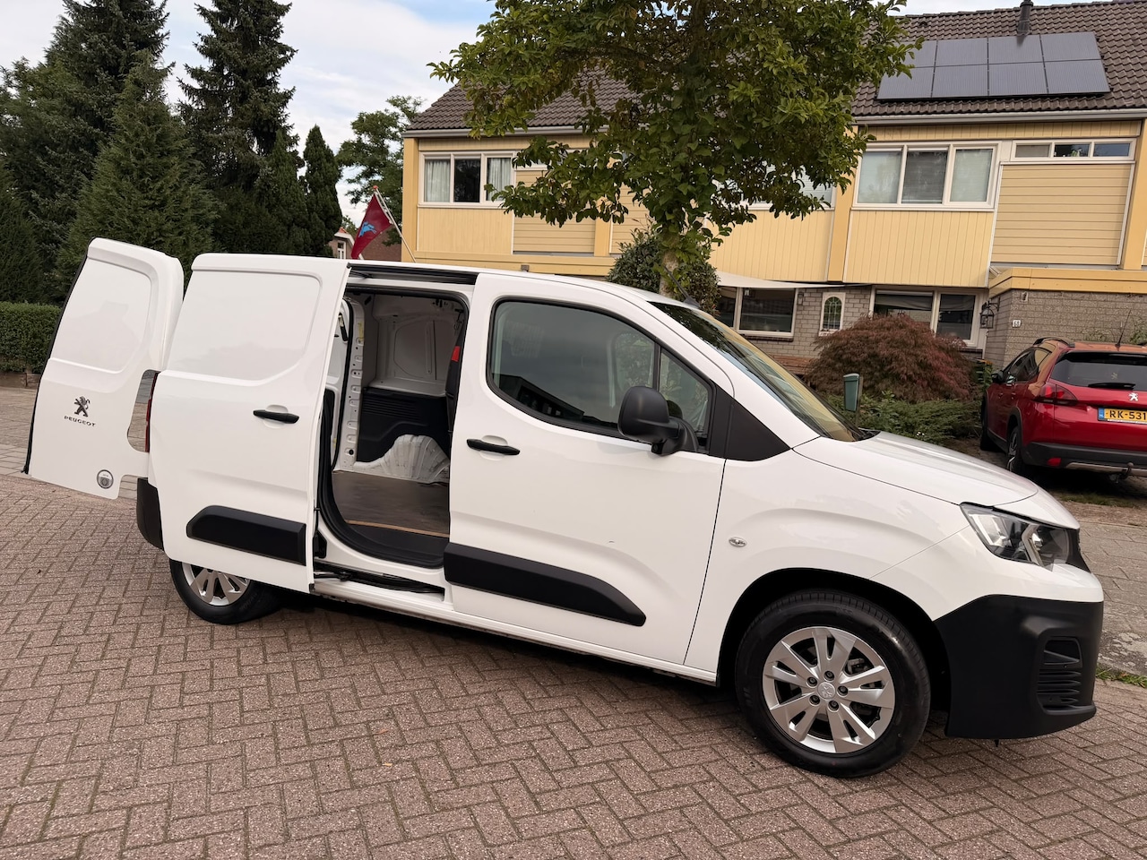 Peugeot Partner - 1.6 BlueHDI Asphalt - AutoWereld.nl
