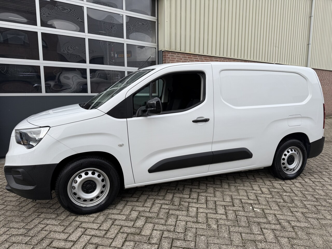 Opel Combo Electric - 136 L2 XL 50kWh Airco,Cruise,Carplay,Pdc - AutoWereld.nl