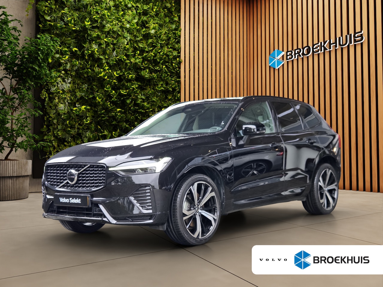 Volvo XC60 - 2.0 T6 Plug-in hybrid AWD Plus Dark | Panoramadak | Memory | Camera | Stuur/stoelverwarmin - AutoWereld.nl