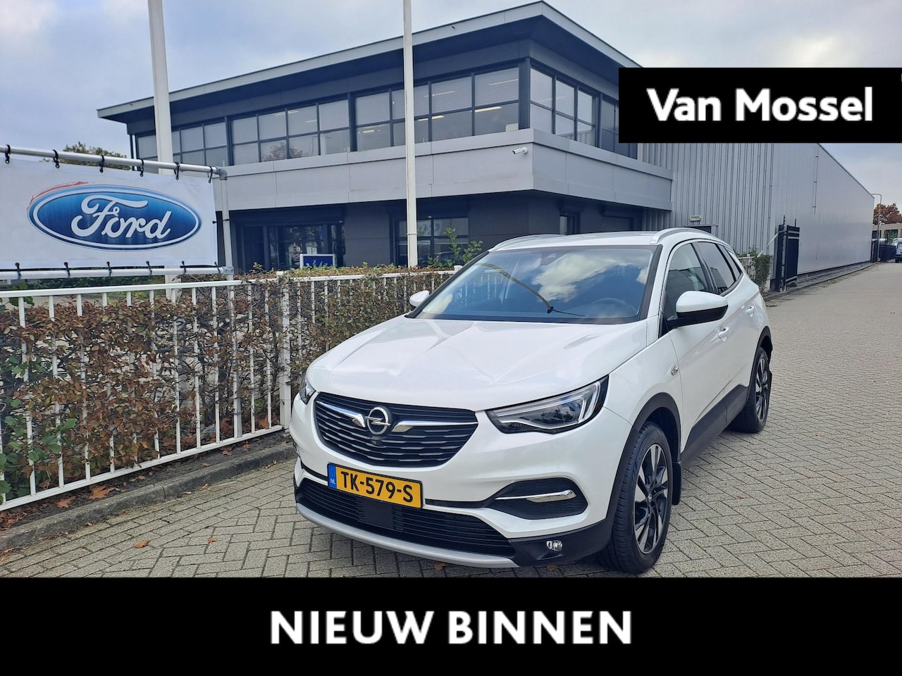 Opel Grandland X - 1.2 Turbo Innovation | Stuurverwarming | Stoelverwarming | Navigatie | Achteruitrijcamera - AutoWereld.nl