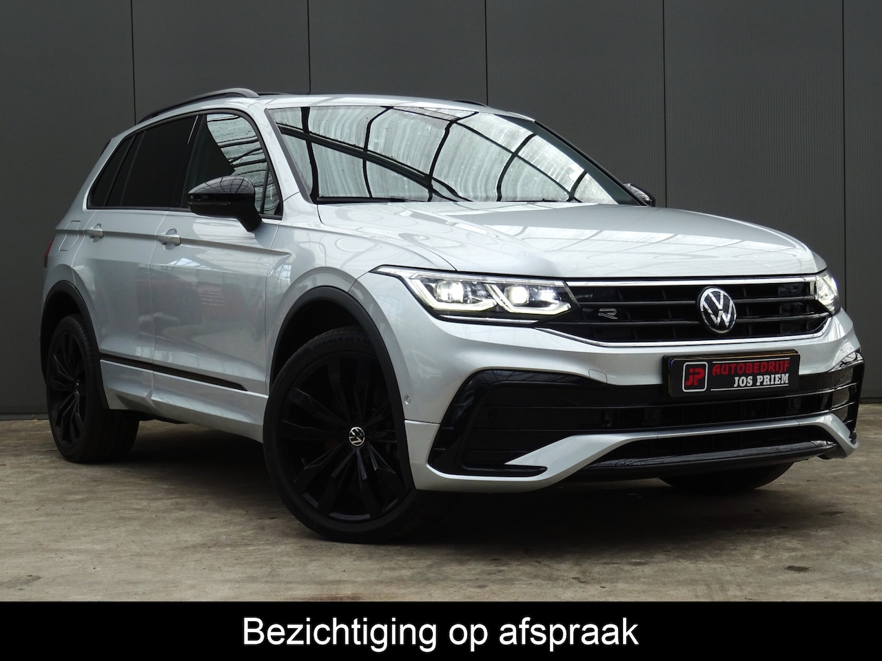 Volkswagen Tiguan - 1.4 TSI eHybrid R-Line Business * PANORAMAKDAK * 40 KM ACCU RANGE !! - AutoWereld.nl