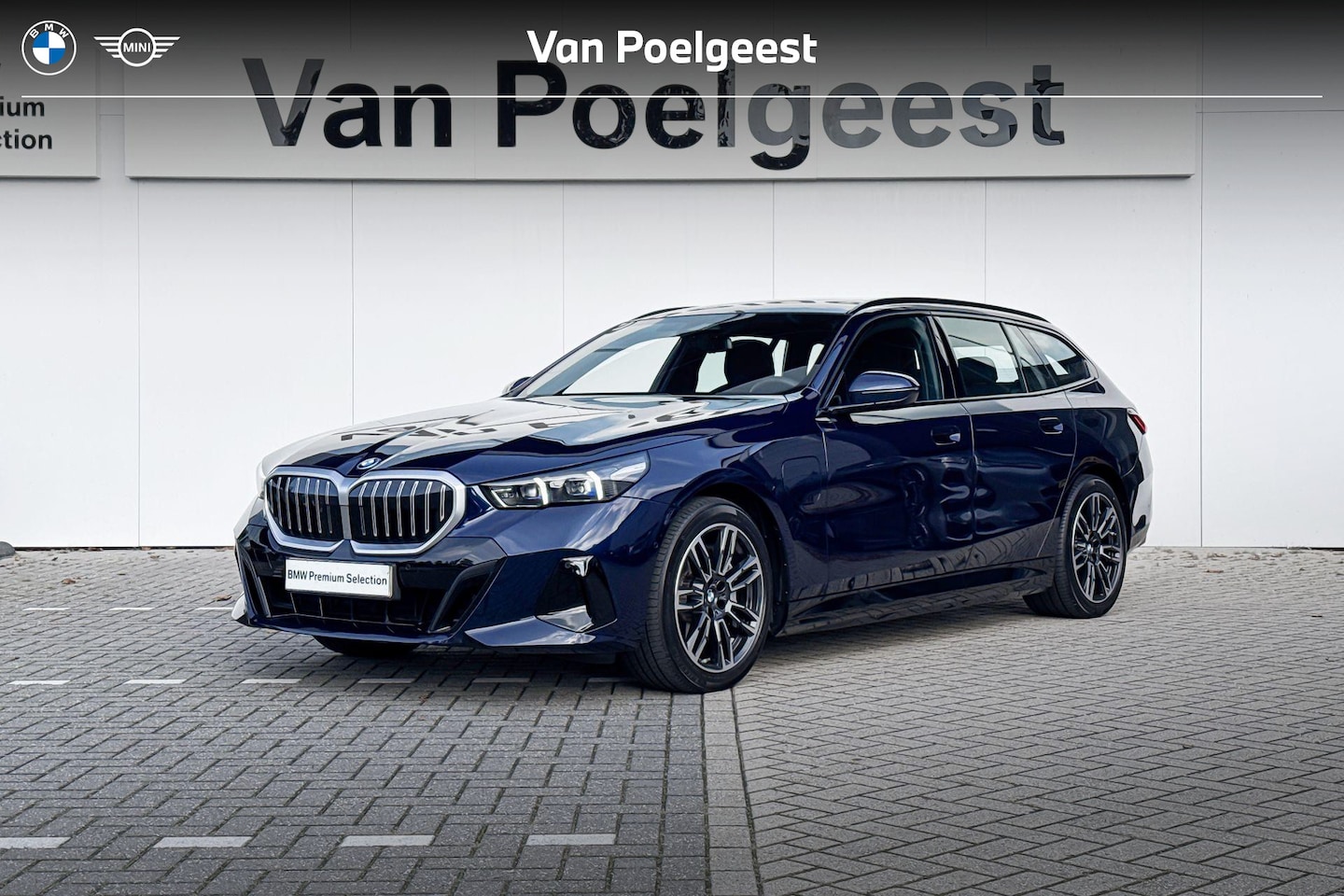 BMW 5-serie Touring - 550e xDrive | M Sport | Panoramadak | Trekhaak | - AutoWereld.nl