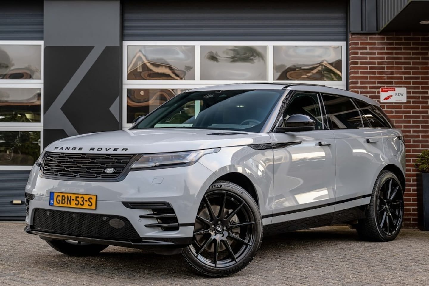 Land Rover Range Rover Velar - 2.0 P400e Dynamic SE | Panorama | Memory | Meridian | ACC | Trekhaak | Black Pack | Stoelv - AutoWereld.nl