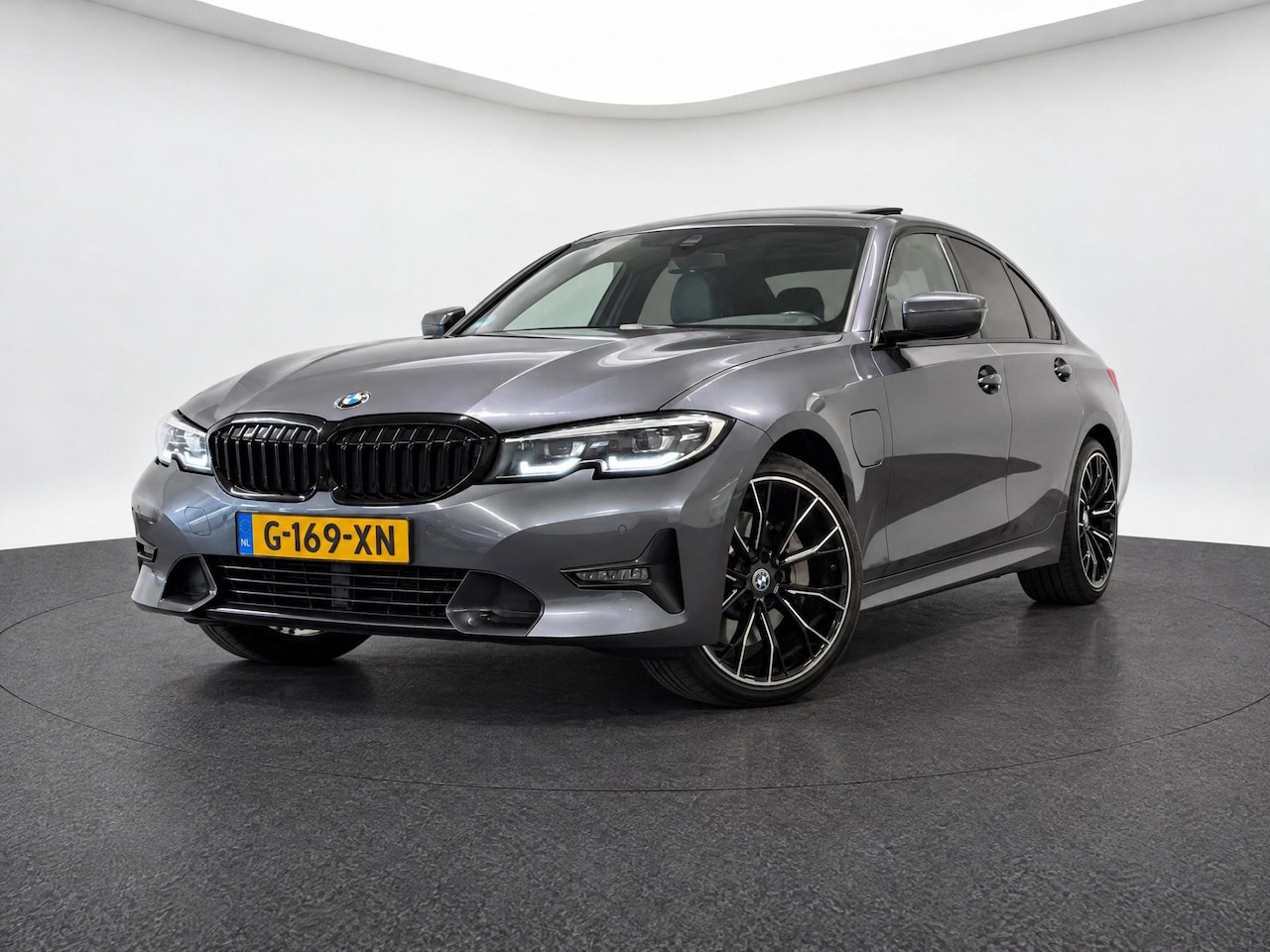 BMW 3-serie - 330e eDrive Edition (M-SPORT, PANO, CAMERA, CARPLAY, STOELVERWARMING) - AutoWereld.nl