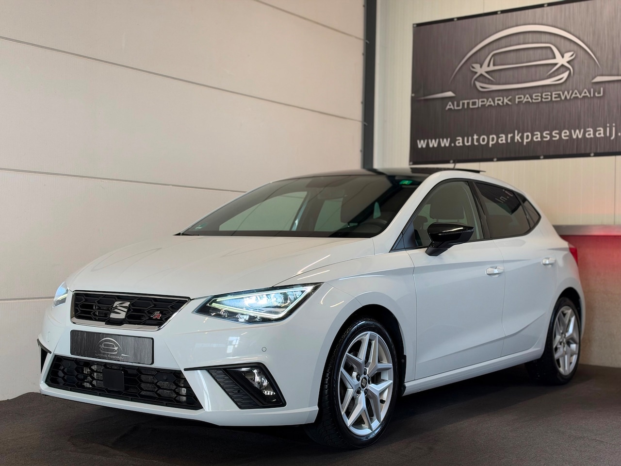 SEAT Ibiza - 1.0 TSI FR Pano, ACC, Apple Carplay, Virtual Cockpit, Sfeerverlichting, Achteruitrijcamera - AutoWereld.nl