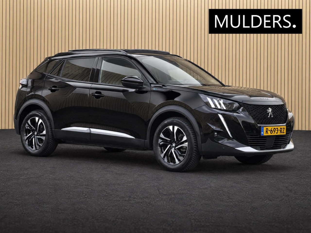 Peugeot e-2008 - EV GT 50 kWh | Navi / Panoramadak / Camera - AutoWereld.nl