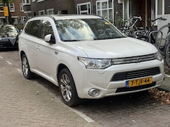 Mitsubishi Outlander - 2.0 PHEV instyle LEES TEKS / READ TEXT