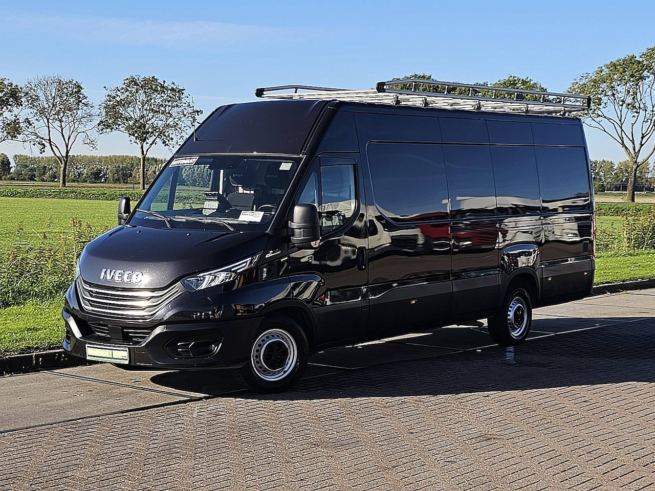 Iveco Daily - 35 S 14 300 35S14V 2.3 410 L4H2 Cruise control, Airco, Carplay, Navi, Camera, Climate control, Led - AutoWereld.nl