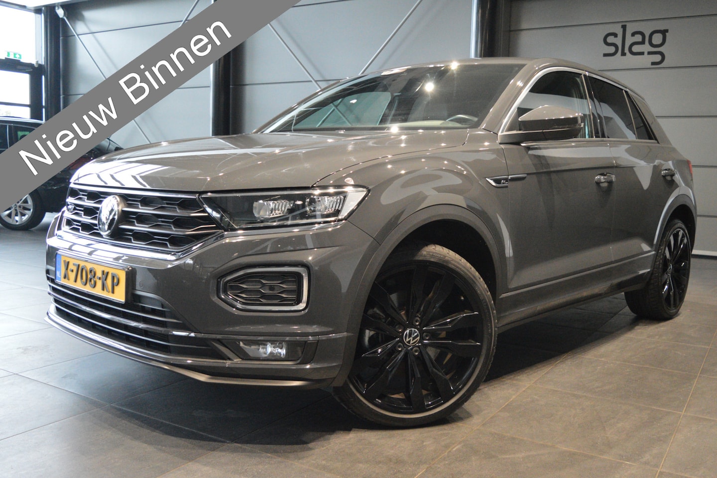 Volkswagen T-Roc - 1.5 TSI 3X R-LINE navi camera trekhaak 18 inch 150 pk !! - AutoWereld.nl