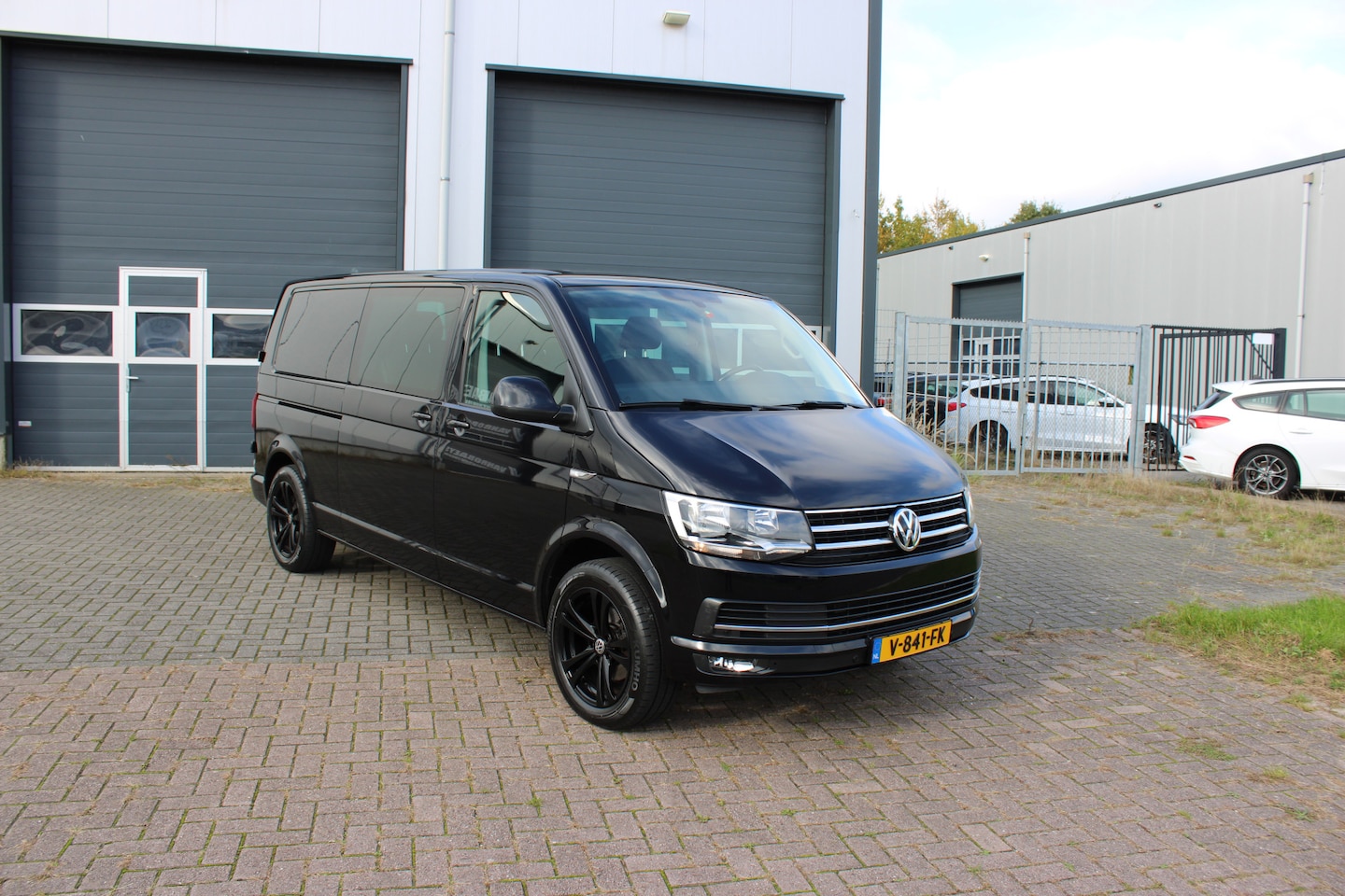 Volkswagen Transporter - 2.0 TDI L2H1 DC Highline 2.0 TDI L2H1 DC Highline - AutoWereld.nl