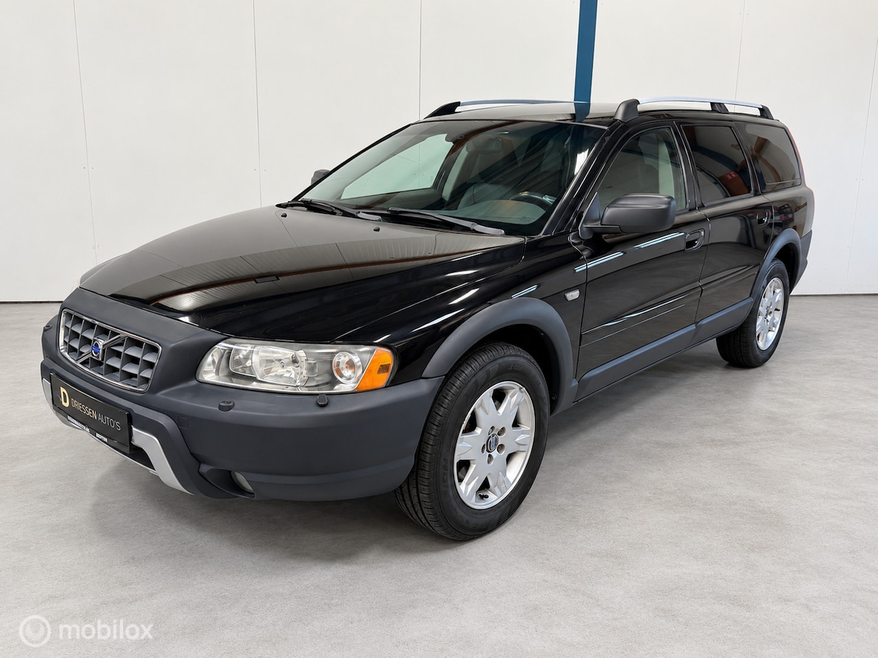 Volvo XC70 - 2.5 T Momentum AUTOMAAT / LEER - AutoWereld.nl