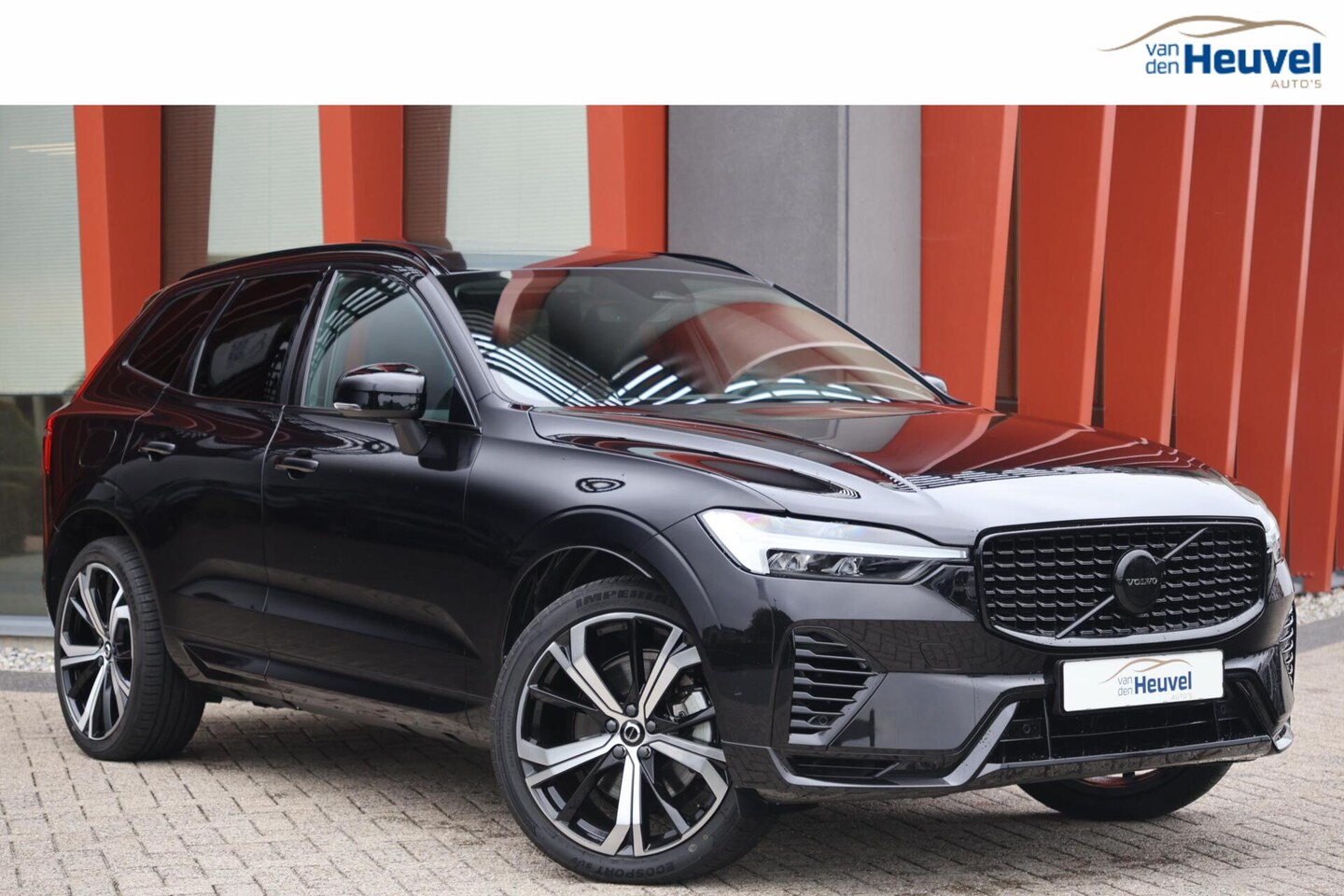 Volvo XC60 - T6 Recharge AWD Plus Dark | Stoelverwarming | Parkeercamera | Panoramadak | Long Range | P - AutoWereld.nl