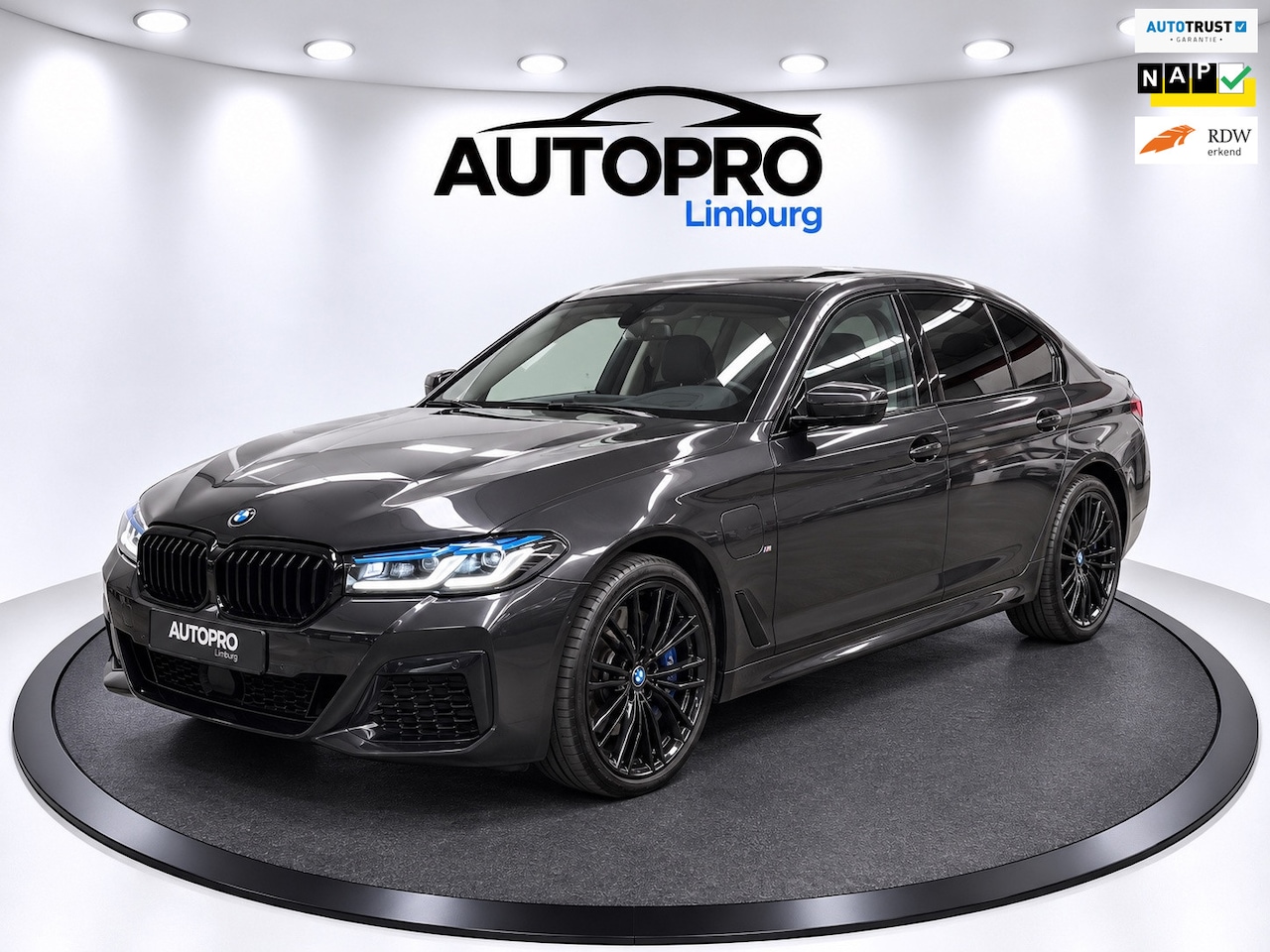 BMW 5-serie - 545e xDrive M-sport Business Edition Plus |HUD|Pano|Stoelkoeling - AutoWereld.nl