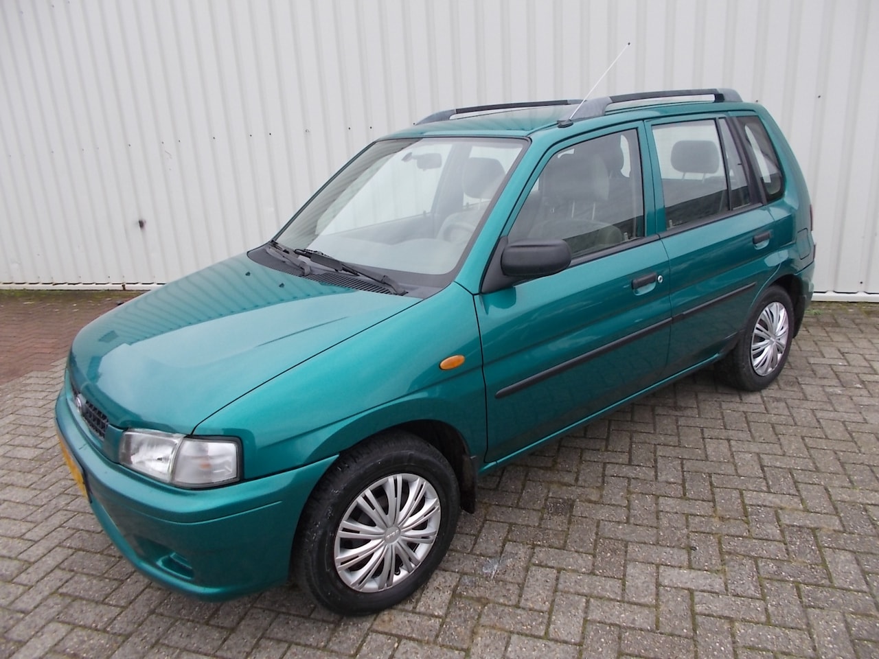 Mazda Demio - 1.3 GLX 1.3 GLX ( APK 07-08-2027 ) - AutoWereld.nl